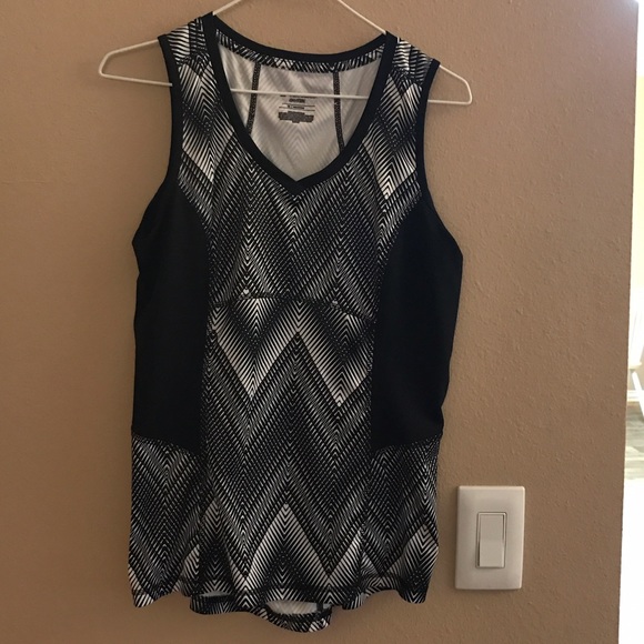 Sleeveless athletic top - Picture 1 of 4