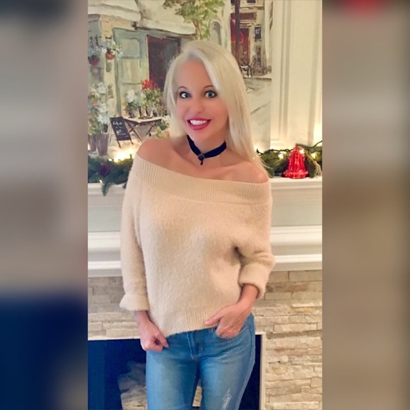 Sweaters - Blush super soft off shoulder sweater!