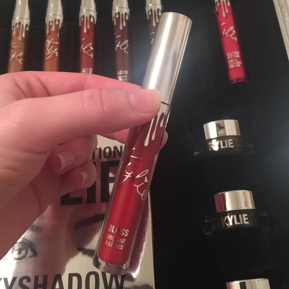 Naughty Gloss Kylie Holiday Edition! 🎁
