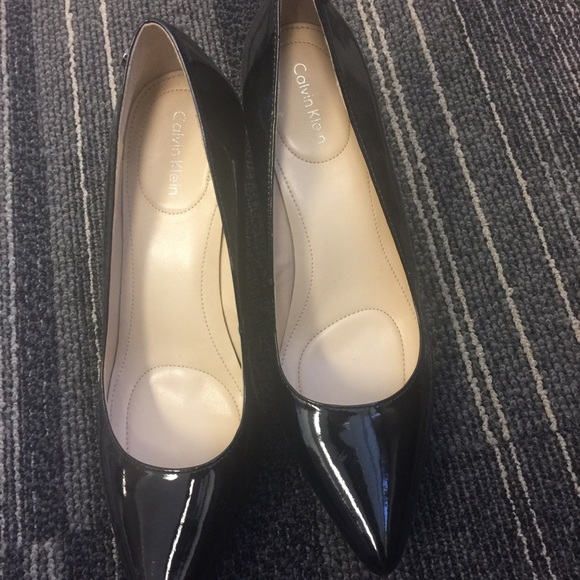 Pre owned Calvin Klein Black Patent Leather Pumps