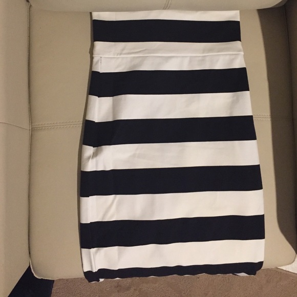Bebe black & white high waist skirt size 0 tags