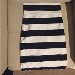 Bebe black & white high waist skirt size 0 tags