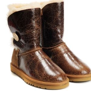 Bailey Button Crinkle Uggs
