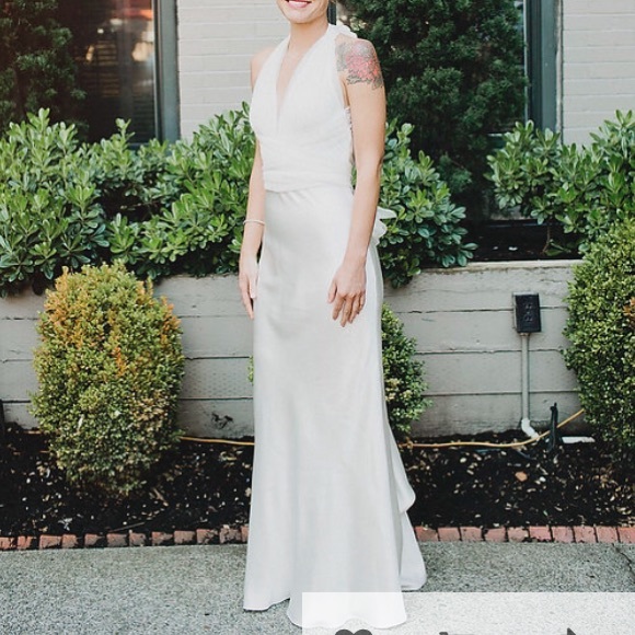 Size 4 Vera Wang sheath wedding dress