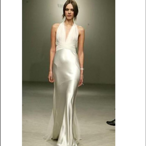 Size 4 Vera Wang sheath wedding dress - Picture 4 of 4