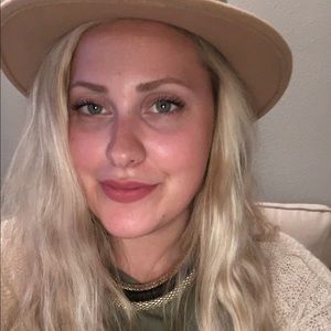 Meet your Posher, Milana