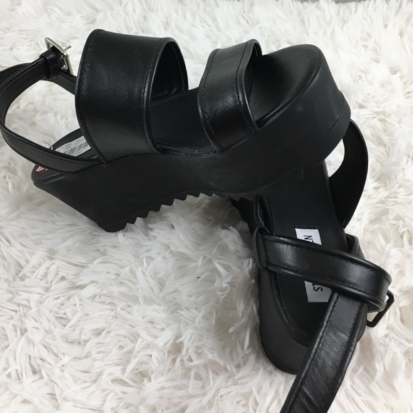 NEW Steve Madden Sandals A3 - Picture 2 of 5