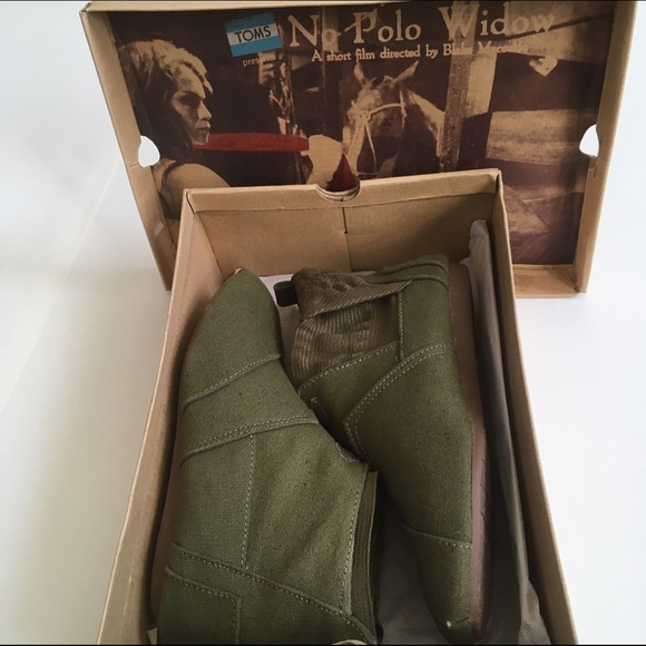 Rare Womens TOMS sz 6 Wrap Boots