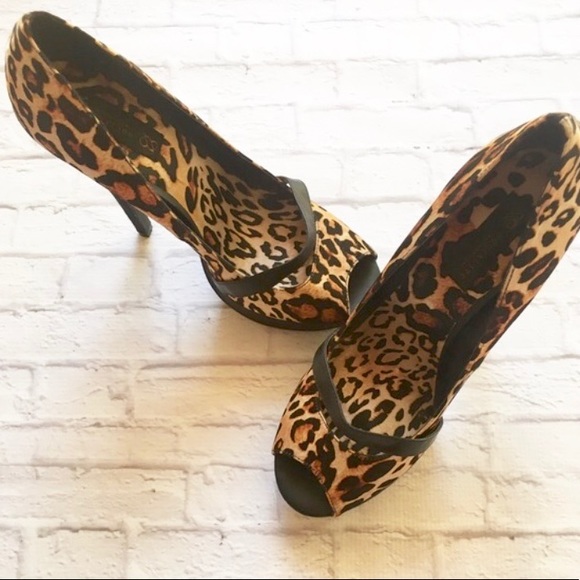 Leopard Print Pumps - Picture 2 of 5