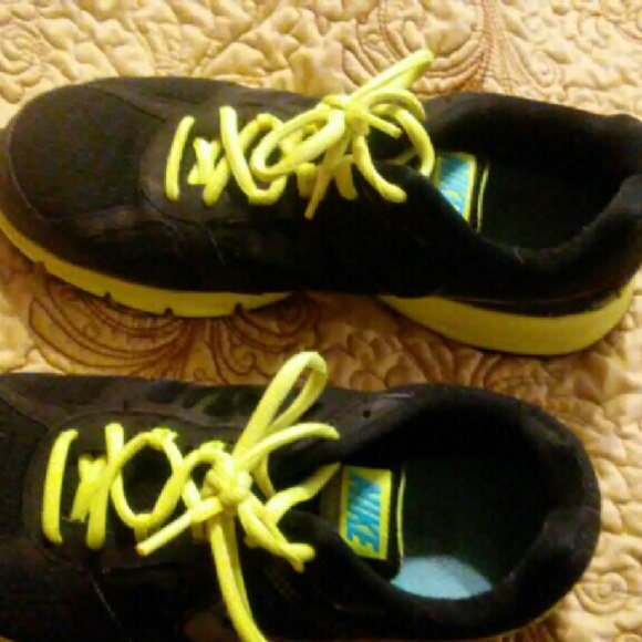 Women's nike sneakers size 8