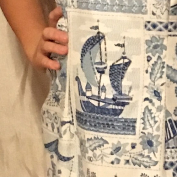 Perfect church dress. Size 6-8 in EUC. - Picture 4 of 4