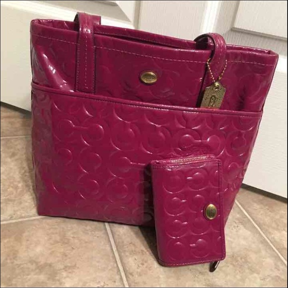 Peyton embossed coach set in berry