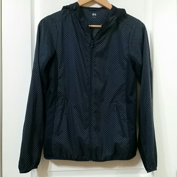 UNIQLO EXTREMELY THIN HOODED JACKET Size S