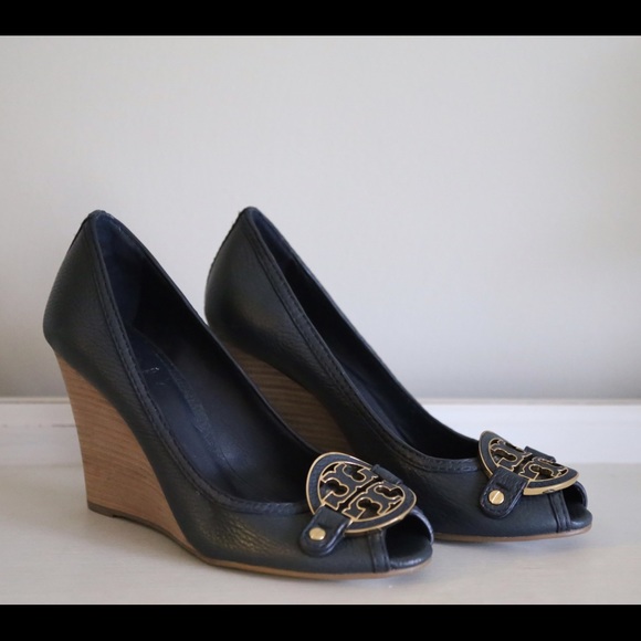 tory burch amanda wedge
