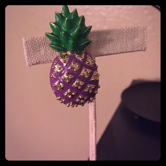 Vintage Pineapple enamel pin
