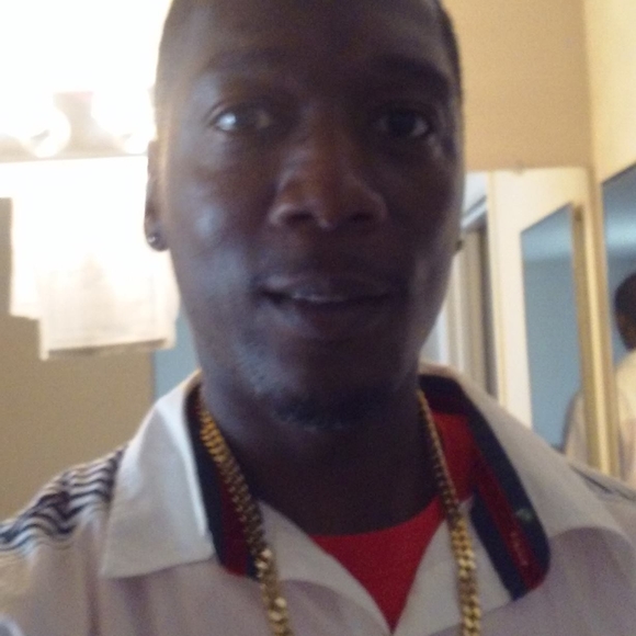 Meet your Posher, Carlos - Picture 1 of 1