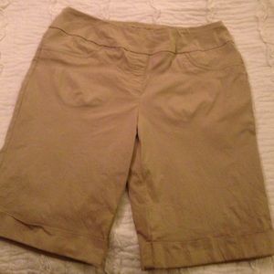 EUC Ruby Rd khaki/tan shorts, 14