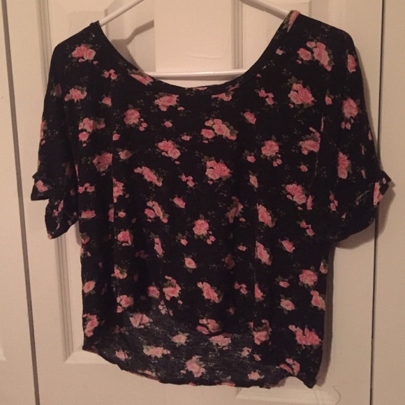 Medium Women's Floral Crop Top