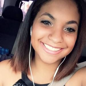 Meet your Posher, Caroline