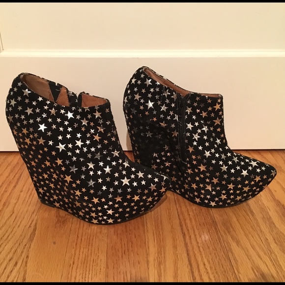Jeffrey Campbell star booties!