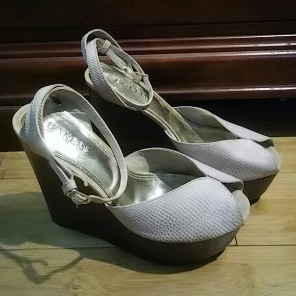 Shoes - Picture 2 of 4