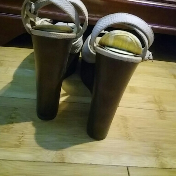 Shoes - Picture 3 of 4