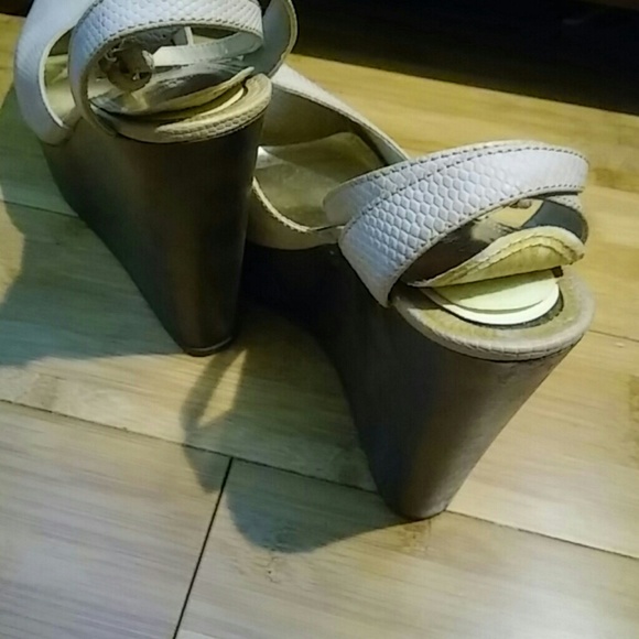 Shoes - Picture 4 of 4
