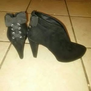 G by Guess heels