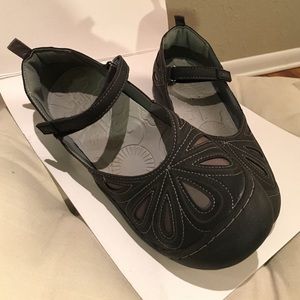 Roundtoed Sporty Mary Janes