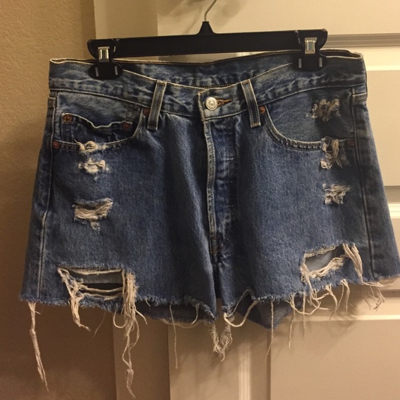 Ripped Levi high waisted jean shorts