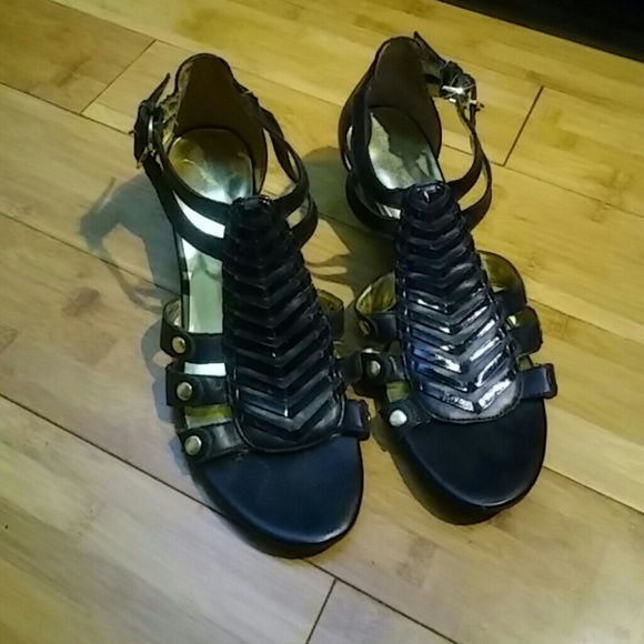 Shoes - Picture 1 of 4