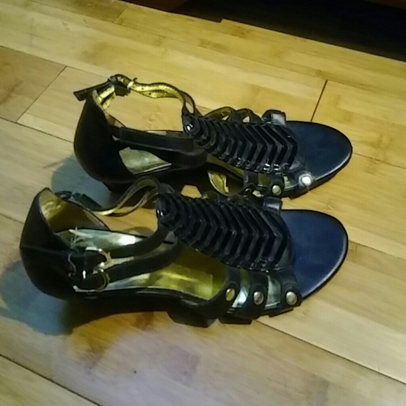 Shoes - Picture 2 of 4
