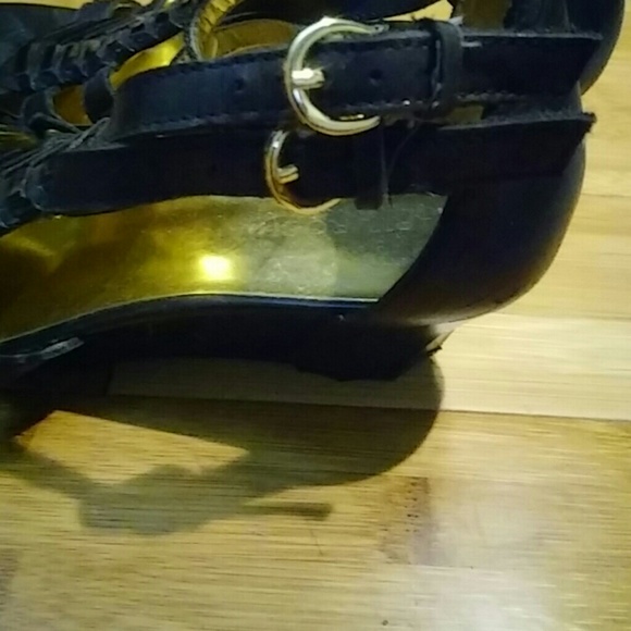 Shoes - Picture 3 of 4