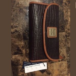 dooney and bourke wallet