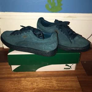 Coral Blue Pumas