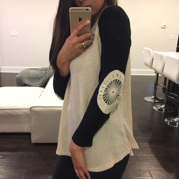 Mandala Elbow Patch Thermal Top - Picture 2 of 4