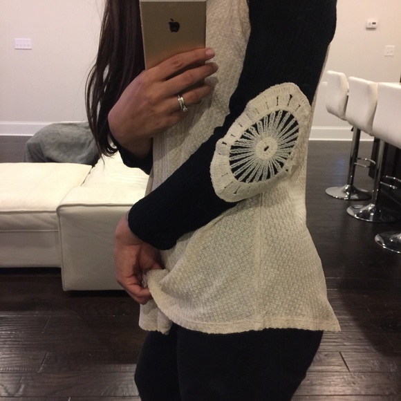 Mandala Elbow Patch Thermal Top - Picture 3 of 4