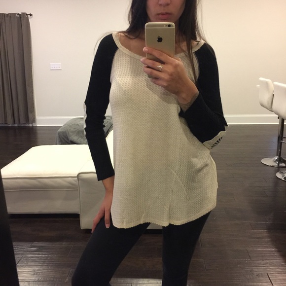 Mandala Elbow Patch Thermal Top - Picture 4 of 4