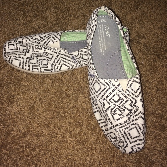 Black and white toms