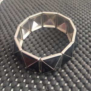 Metal stretchy stud bracelet