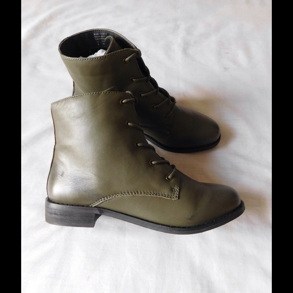 Spectacular Green Booties W/Shoelaces