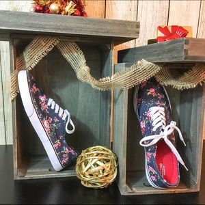 NWOT. Mossimo Floral Sneakers