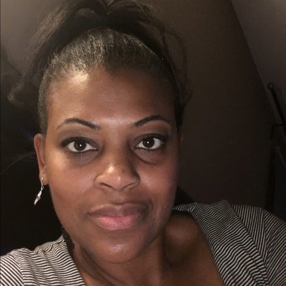 Meet your Posher, Lisa - Picture 2 of 2