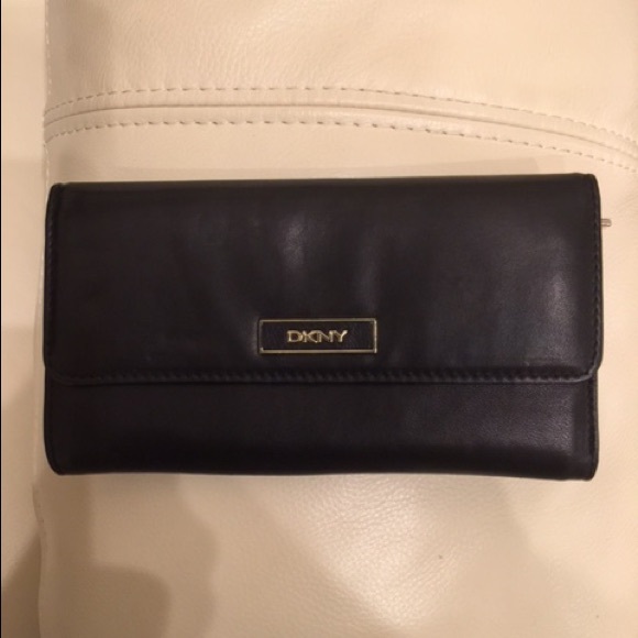 DKNY wallet