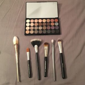 Makeup revolution eye palette & face brush bundle