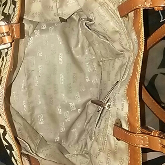 Authentic Michael Kors bag - Picture 3 of 3