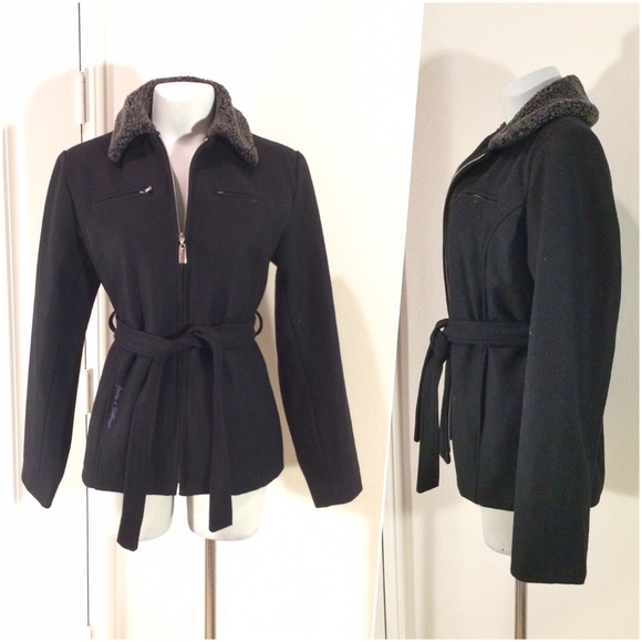 🎉 HOST PICK 🎉 Black Zippered Coat