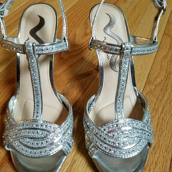 Womens sz 6 1/2 shoes , 4inch heels