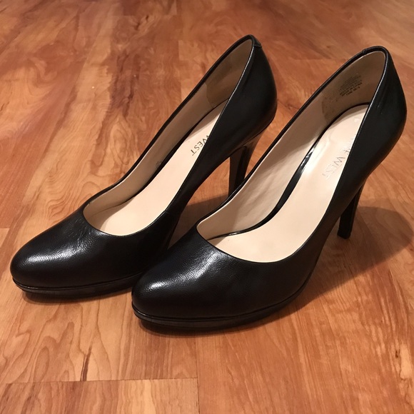 Black Nine West pumps. 4 in heel. Great condition!