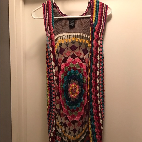Sleeveless knitted multi color cardigan